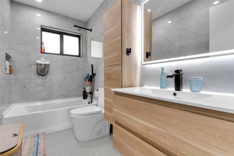 Casa en venta en Miami, Florida, 3 dormitorios, 153.29 m2 № 2280976 - foto 25