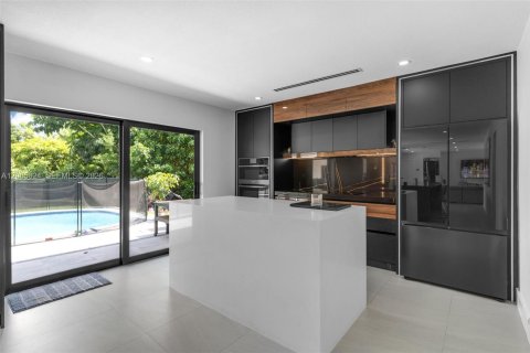 Casa en venta en Miami, Florida, 3 dormitorios, 153.29 m2 № 2280976 - foto 10