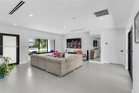 Casa en venta en Miami, Florida, 3 dormitorios, 153.29 m2 № 2280976 - foto 6
