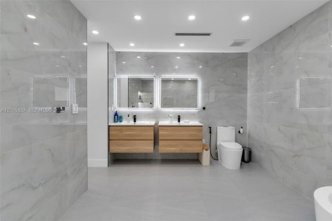 Casa en venta en Miami, Florida, 3 dormitorios, 153.29 m2 № 2280976 - foto 18