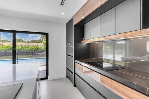 Casa en venta en Miami, Florida, 3 dormitorios, 153.29 m2 № 2280976 - foto 13