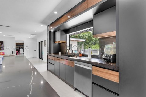 Casa en venta en Miami, Florida, 3 dormitorios, 153.29 m2 № 2280976 - foto 12