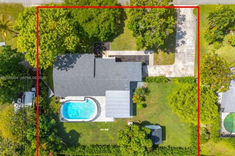 Casa en venta en Miami, Florida, 3 dormitorios, 153.29 m2 № 2280976 - foto 2