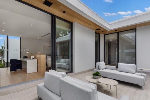 Купить виллу или дом в Майами, Флорида 5 спален, 347.08м2, № 2060305 - фото 28