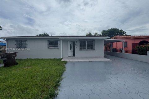 Villa ou maison à Hialeah, Floride 5 chambres, 187.66 m2 № 2393323