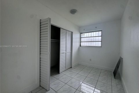 Casa en alquiler en Hialeah, Florida, 5 dormitorios, 187.66 m2 № 2393323 - foto 7