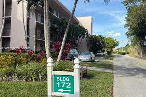 Copropriété à vendre à Sunrise, Floride: 2 chambres, 116.13 m2 № 2026092 - photo 2