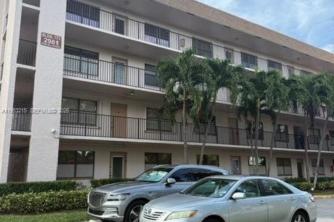 Copropriété à vendre à Sunrise, Floride: 2 chambres, 116.13 m2 № 2026092 - photo 3
