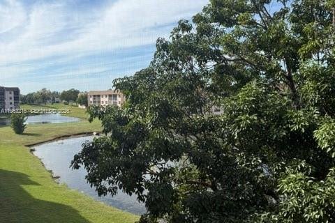 Copropriété à vendre à Sunrise, Floride: 2 chambres, 116.13 m2 № 2026092 - photo 11