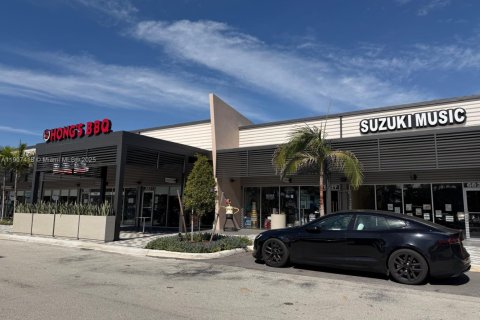 Commercial property in Davie, Florida № 2082057