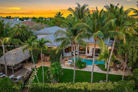 House in Jupiter, Florida 5 bedrooms, 374.58 sq.m. № 1863672 - photo 1