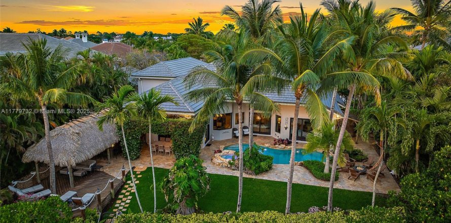 House in Jupiter, Florida 5 bedrooms, 374.58 sq.m. № 1863672