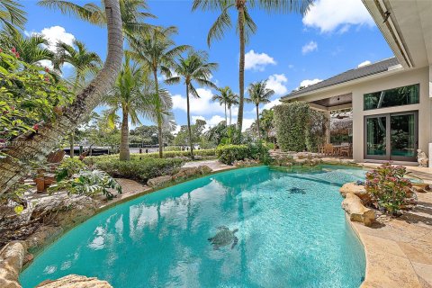 House in Jupiter, Florida 5 bedrooms, 374.58 sq.m. № 1863672 - photo 30