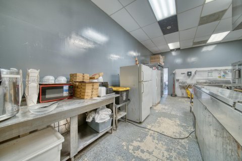 Propiedad comercial en venta en Cutler Bay, Florida № 1862868 - foto 17