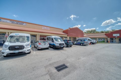 Propiedad comercial en venta en Cutler Bay, Florida № 1862868 - foto 22