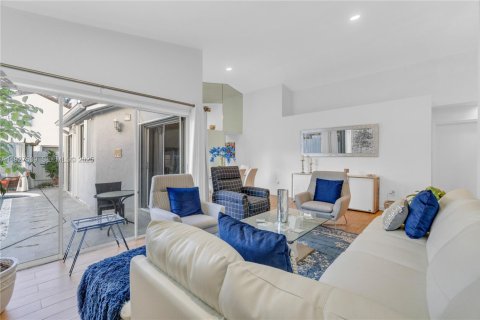 Casa en venta en Miami, Florida, 4 dormitorios, 193.52 m2 № 1987367 - foto 12