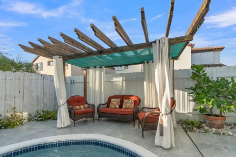 Casa en venta en Miami, Florida, 4 dormitorios, 193.52 m2 № 1987367 - foto 5