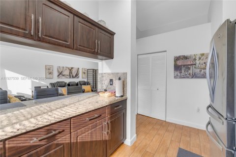 Casa en venta en Miami, Florida, 4 dormitorios, 193.52 m2 № 1987367 - foto 18