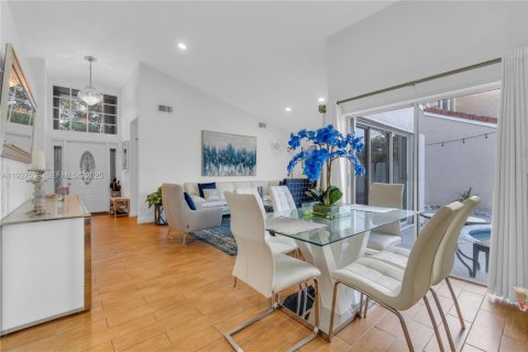 Casa en venta en Miami, Florida, 4 dormitorios, 193.52 m2 № 1987367 - foto 7