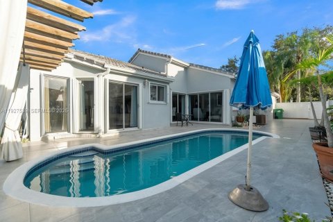 Casa en venta en Miami, Florida, 4 dormitorios, 193.52 m2 № 1987367 - foto 3