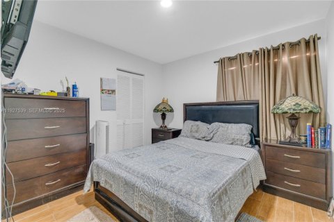 Casa en venta en Miami, Florida, 4 dormitorios, 193.52 m2 № 1987367 - foto 30