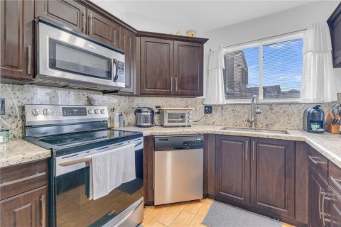 Casa en venta en Miami, Florida, 4 dormitorios, 193.52 m2 № 1987367 - foto 16