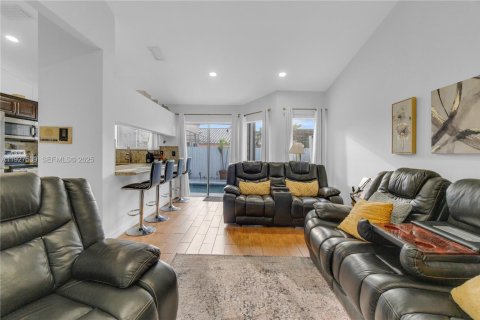 Casa en venta en Miami, Florida, 4 dormitorios, 193.52 m2 № 1987367 - foto 22