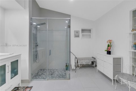 Casa en venta en Miami, Florida, 4 dormitorios, 193.52 m2 № 1987367 - foto 28