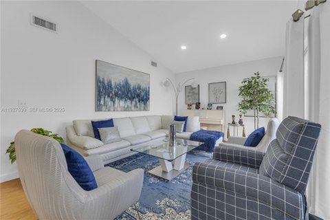 Casa en venta en Miami, Florida, 4 dormitorios, 193.52 m2 № 1987367 - foto 9