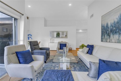 Casa en venta en Miami, Florida, 4 dormitorios, 193.52 m2 № 1987367 - foto 11