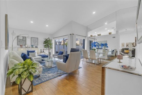 Casa en venta en Miami, Florida, 4 dormitorios, 193.52 m2 № 1987367 - foto 6