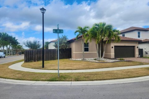 House in Homestead, Florida 3 bedrooms, 157.75 sq.m. № 2041467 - photo 2