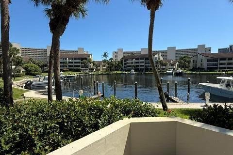 Copropriété à louer à North Palm Beach, Floride: 3 chambres, 239.69 m2 № 2390173 - photo 17