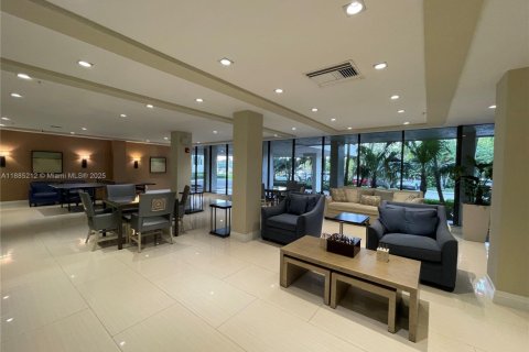 Condo in Highland Beach, Florida, 2 bedrooms № 1983409 - photo 17