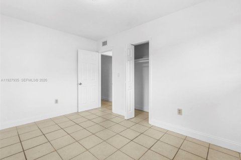 Снять в аренду виллу или дом в Майами, Флорида 2 спальни, 62.71м2, № 1988246 - фото 19