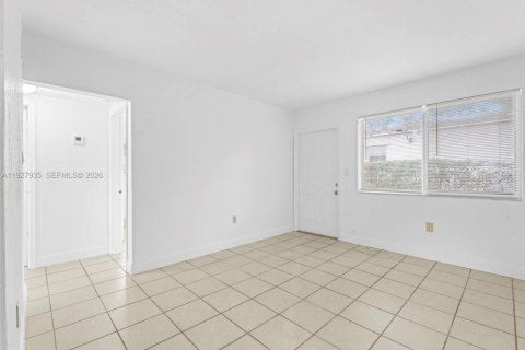 Снять в аренду виллу или дом в Майами, Флорида 2 спальни, 62.71м2, № 1988246 - фото 18