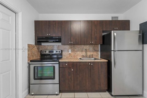 Снять в аренду виллу или дом в Майами, Флорида 2 спальни, 62.71м2, № 1988246 - фото 14