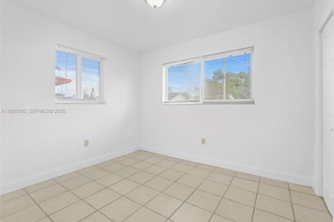 Снять в аренду виллу или дом в Майами, Флорида 2 спальни, 62.71м2, № 1988246 - фото 22