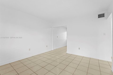 Снять в аренду виллу или дом в Майами, Флорида 2 спальни, 62.71м2, № 1988246 - фото 17