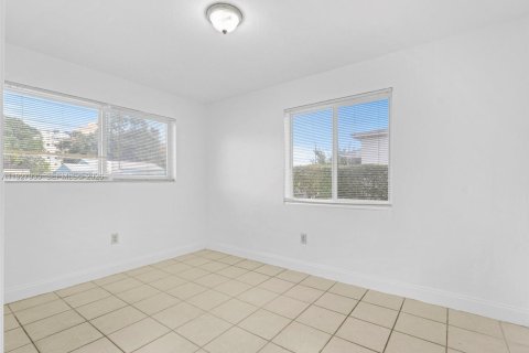 Снять в аренду виллу или дом в Майами, Флорида 2 спальни, 62.71м2, № 1988246 - фото 21