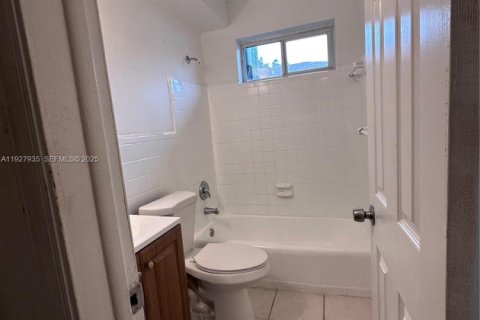 Снять в аренду виллу или дом в Майами, Флорида 2 спальни, 62.71м2, № 1988246 - фото 9