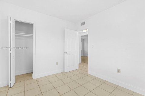 Снять в аренду виллу или дом в Майами, Флорида 2 спальни, 62.71м2, № 1988246 - фото 20