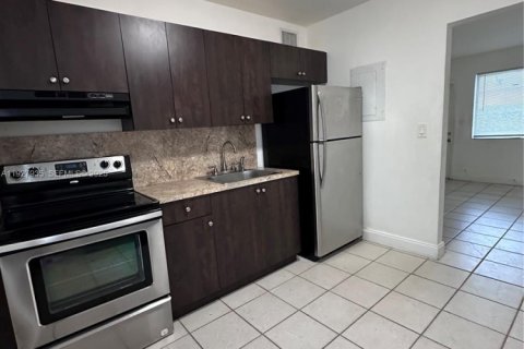 Снять в аренду виллу или дом в Майами, Флорида 2 спальни, 62.71м2, № 1988246 - фото 5