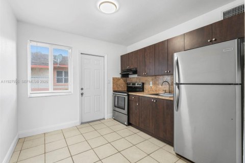 Снять в аренду виллу или дом в Майами, Флорида 2 спальни, 62.71м2, № 1988246 - фото 15