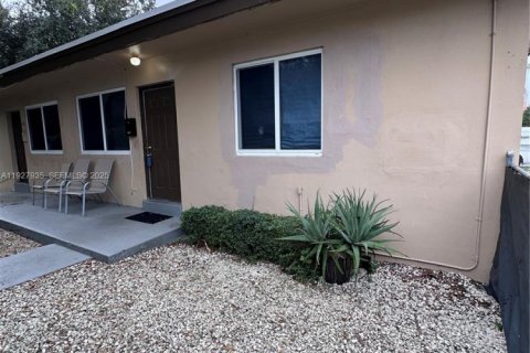 Снять в аренду виллу или дом в Майами, Флорида 2 спальни, 62.71м2, № 1988246 - фото 1