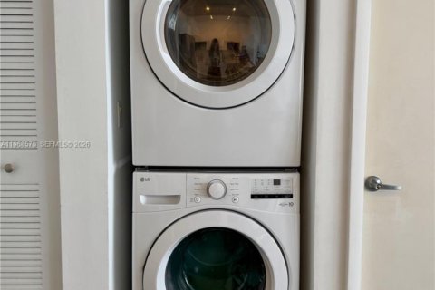 Снять в аренду кондоминиум в Майами, Флорида 1 спальня, 60.48м2, № 2031605 - фото 10