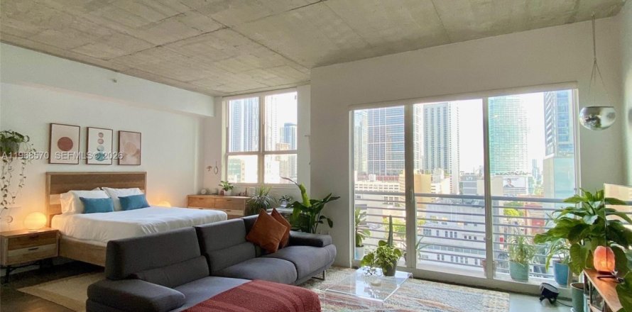 Кондоминиум с 1 спальней в Майами, Флорида № 2031605