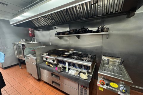 Propiedad comercial en venta en Coral Gables, Florida № 2000837 - foto 2