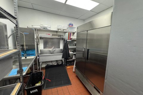 Propiedad comercial en venta en Coral Gables, Florida № 2000837 - foto 5