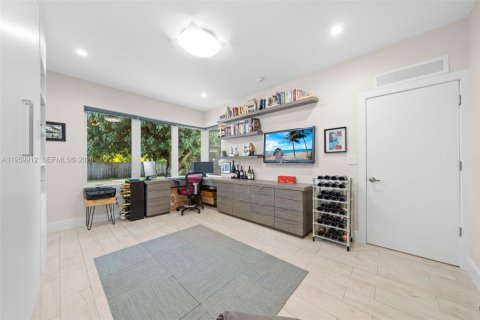 Villa ou maison à vendre à Miami Beach, Floride: 4 chambres, 279.82 m2 № 2025410 - photo 18